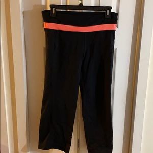 Cropped yoga pants